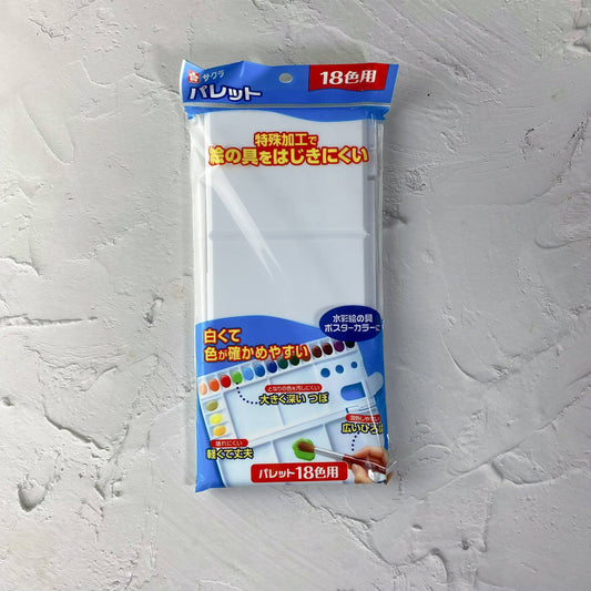 Super-light and easy to hold for long periods. suitable for watercolor, gouache, oil, or acrylic paint,  the five large color mixing areas are punctuated  by a space for your thumb to comfortably rest.