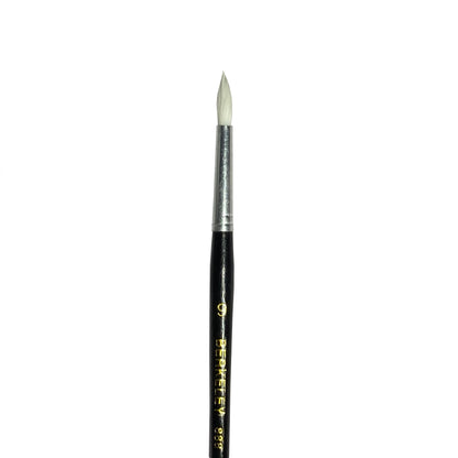 Berkeley Brush 888 is a round brush, commonly used for oil and acrylic paint. 