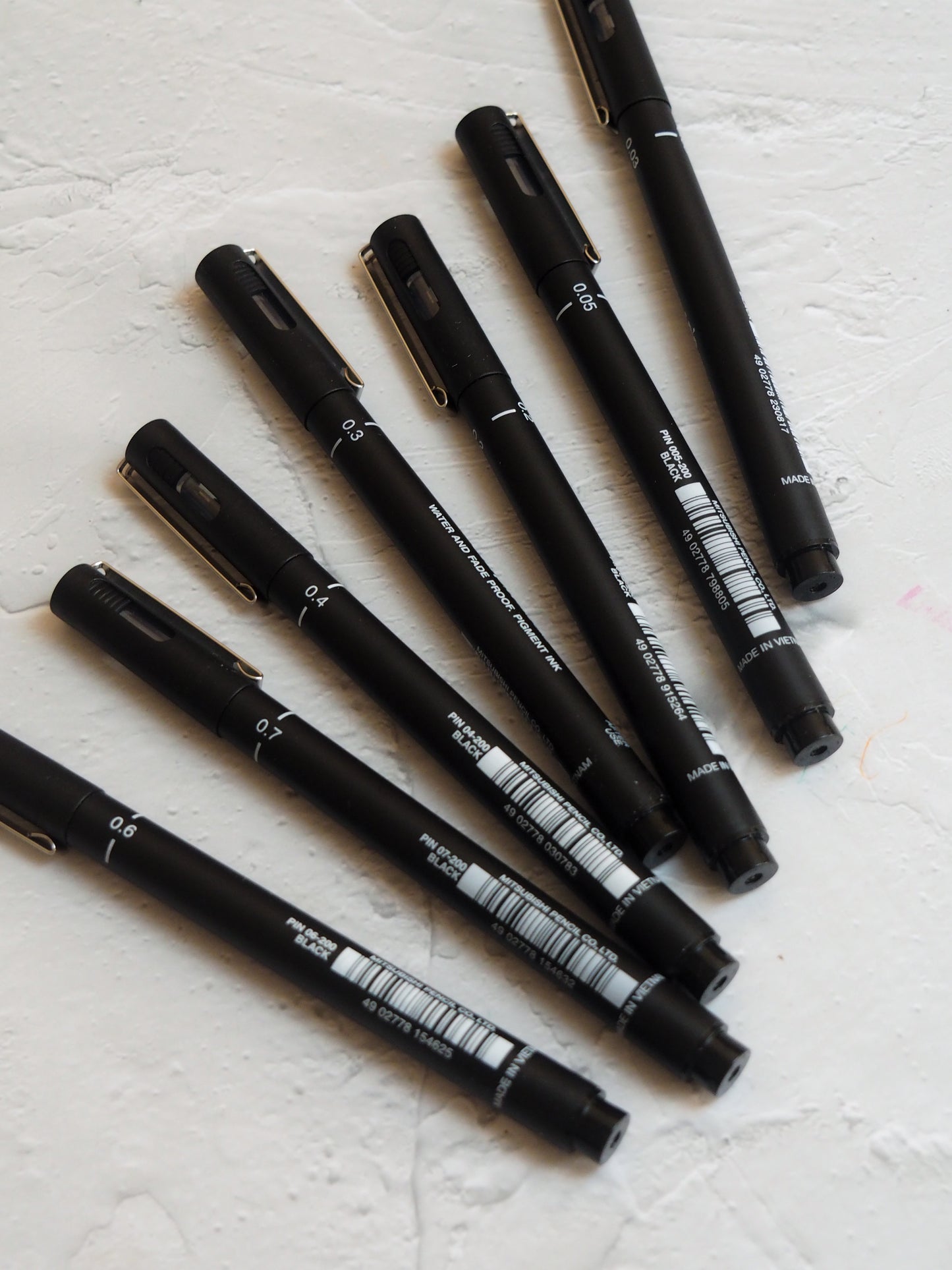 Uni pin fine line refill Clearance